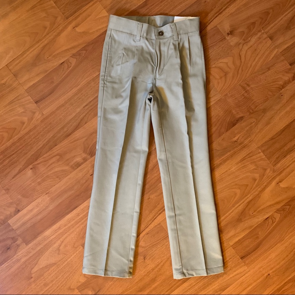 NWT IZOD Boys Khaki Slim Fit Pleated Pant